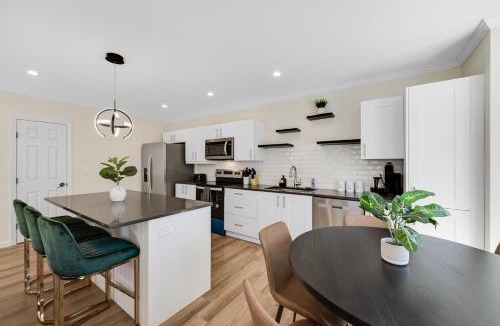 Maple Hill House | Elegant Double Story Bloomfield 3 Kings 2 Queens Massive House