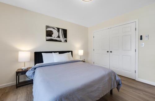 Maple Hill House | Elegant Double Story Bloomfield 3 Kings 2 Queens Massive House
