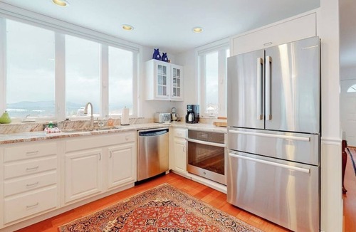 Waterbury Center House | Elegant & renewed mountain-view home with private hot tub, large deck & backyard