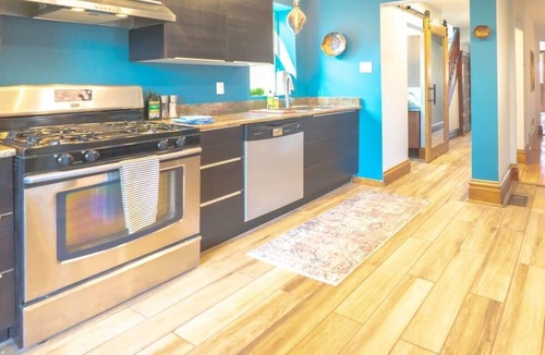 Shaw House | Elegant Shaw 5BR with Comfort in Mind ABODEbucks