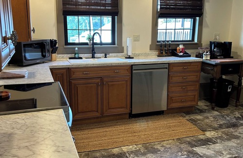 Centre Hall House | ELEGANTLY RESTORED HISTORICAL 2-BEDROOM STAY NEAR PSU