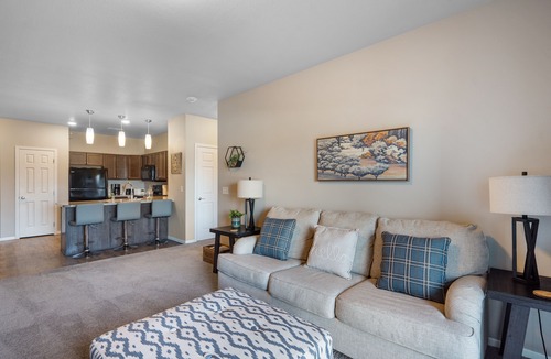 West Des Moines Apartment | Elevated Spacious Comfortable 2 King Amenities