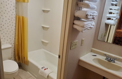 Jonesville Hotel | Elk Inn Motel I-77, Exit 85