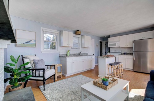 Easton's Point House | Ellery Bungalow #51- Island Calm Near Newport