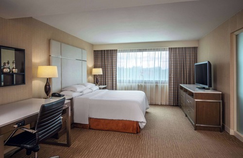 Waltham Hotel | Embassy Suites by Hilton Boston Waltham