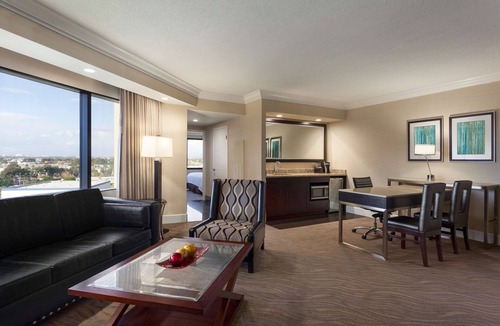 Irvine Business Complex Hotel | Embassy Suites by Hilton Irvine Orange County Airport