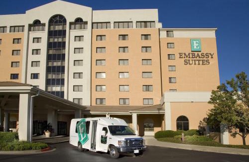 Waldron Hotel | Embassy Suites by Hilton Kansas City International Airport