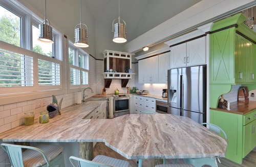 Prospect Apartment | Enchanting Riverfront Nest! Beautiful 3-Bedroom Lighthouse with Panoramic Views!