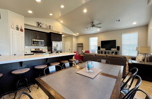 Sienna Hills House | End Unit | Huge Pool & Hot Tub | Fast Internet | By Zion & St George | #1889