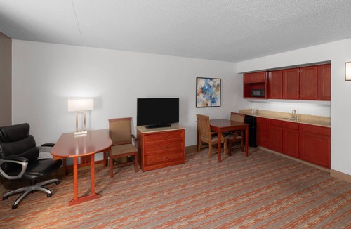 Topeka Hotel | Endeavor Inn & Suites, Trademark Collection by Wyndham