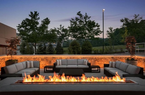 Berkeley Heights Hotel | Enjoy 2 Comfortable Units with Onsite Pool and Pets Allowed
