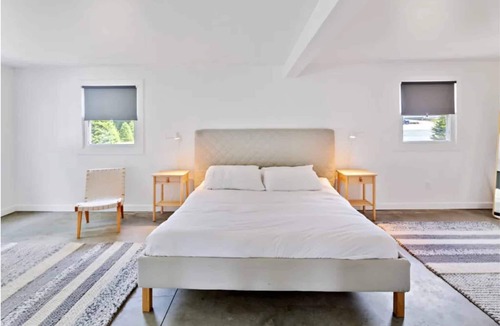 Stowe Area Hotel | Enjoy a Hassle-Free and Suiting Stay! Outdoor Pool, Pets Allowed, Free Parking!