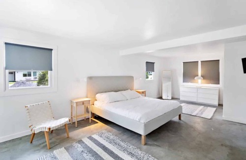 Stowe Area Hotel | Enjoy a Hassle-Free and Suiting Stay! Outdoor Pool, Pets Allowed, Free Parking!