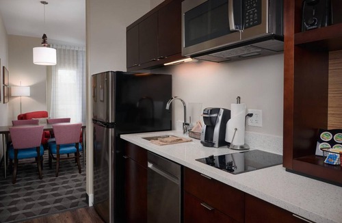 Lake Worth Hotel | Enjoy a Relaxing Stay in a Studio with Kitchen | Free Breakfast & Parking