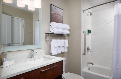 Lake Worth Hotel | Enjoy a Relaxing Stay in a Studio with Kitchen | Free Breakfast & Parking