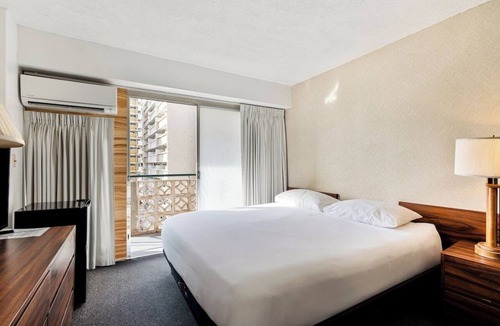 Waikiki Hotel | Enjoy Every Moment in a Space Made for Great Getaways! Pets Are Welcome!