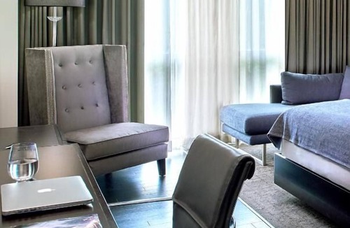 West Plaza Hotel | Enjoy Games At Kauffman Stadium! 2 Convenient Units, Near Country Club Plaza