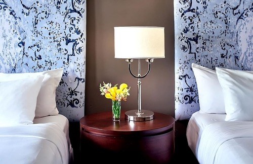 West Plaza Hotel | Enjoy Games At Kauffman Stadium! 2 Convenient Units, Near Country Club Plaza
