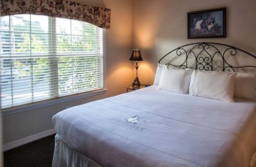Branson Hotel | Enjoy Kitchen Convenience at Relaxing Villa Near Top Attractions