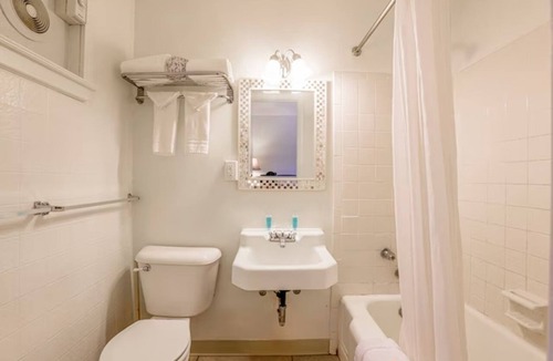 Short Creek Hotel | Enjoy Local Attractions from This 1BR Apartment with Kitchen + Free Parking
