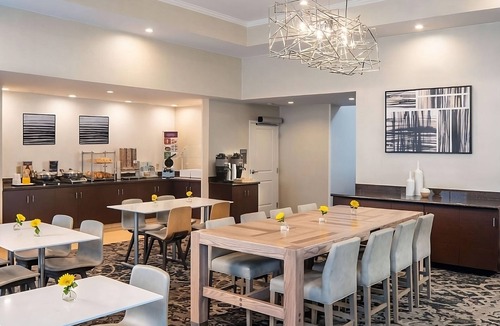 Brentwood Apartment | Enjoy Nashville With Your Family, Full Kitchen & Free Breakfast
