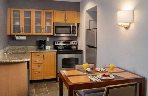 Brentwood Apartment | Enjoy Nashville With Your Family, Full Kitchen & Free Breakfast