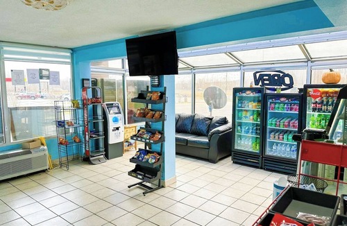 Madisonville Hotel | Enjoy Relaxing Nights with King Bed and Microwave and Fridge Near Attractions
