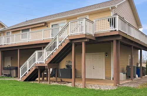 Dublin Apartment | Enjoy this fully functional guest house with a beautiful backyard and forest!