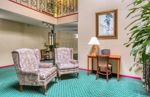 South Tulsa Hotel | Enjoy this Relaxing Room w/King Bed Ideal for Weekend Explorers in Tulsa