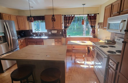 Willow Cabin | Enjoy your stay at the Grizzly Inn in the quaint community of Willow Alaska!