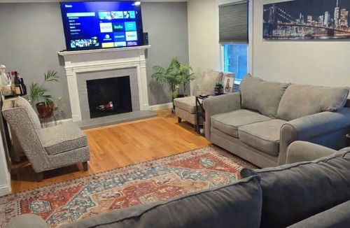 Bridgewater House | Enjoyable 3-bedroom townhome with AC in charming Bridgewater