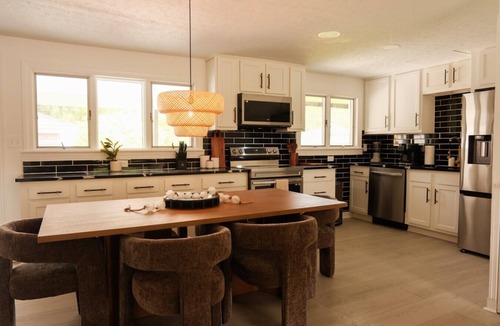 Reynoldsburg House | Entire Home|Updated|Patio|Pet-Friendly