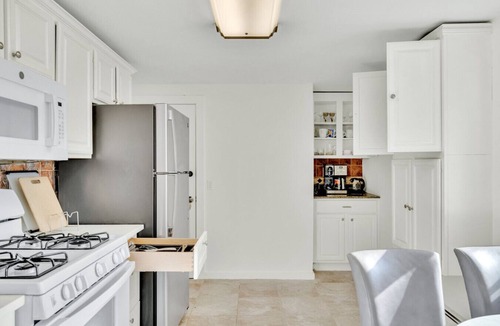 North Cambridge Apartment | Entire two level, 3 bedrooms plus office/4th bedroom, two full bathrooms, sleep 6