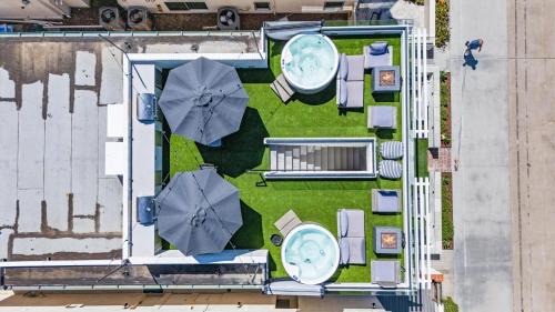 Mission Beach House | Entire Upper Oceanfront Masterpiece with Rooftop