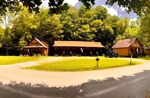 Mingo House | Equipped Cabin Studio with Private Bath and Front Porch in West Virginia