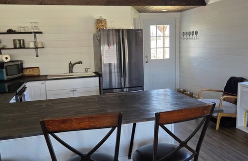 Boonville House | Escape to Nature - dog heaven near Katy Trail and I70. 80 acres, fire pit, wifi