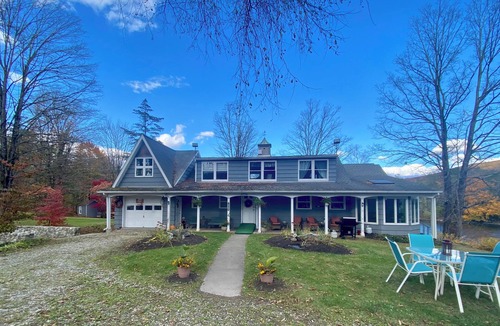 Wingdale House | Escape to your private lakeside estate! Family & dog friendly, wildlife viewing!