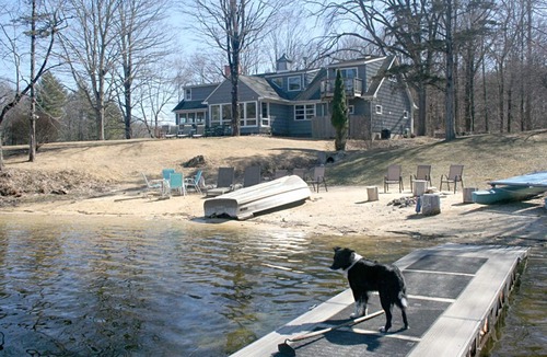 Wingdale House | Escape to your private lakeside estate! Family & dog friendly, wildlife viewing!