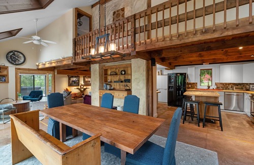 Lagrangeville Cabin | ESKape Manor: Great Views, Hot Tub & Fun Amenities