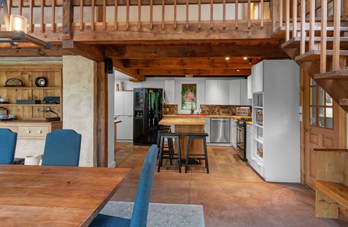 Lagrangeville Cabin | ESKape Manor: Great Views, Hot Tub & Fun Amenities