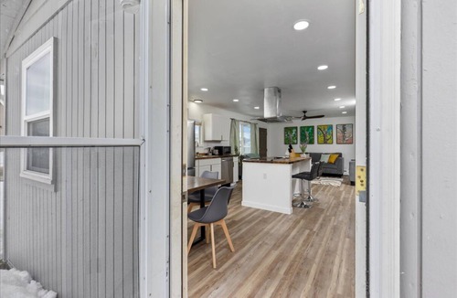 University Area House | Eternal Leaves - Elegant & Relaxing UMED Home