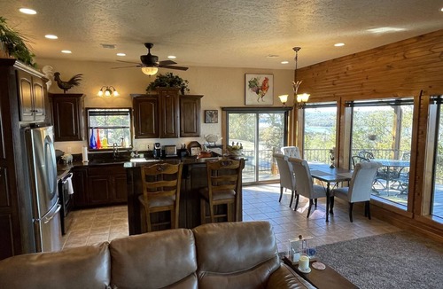 Vian House | Eva Jo’s Roost, The Hummingbird Hideaway With Stunning Lake Tenkiller Views