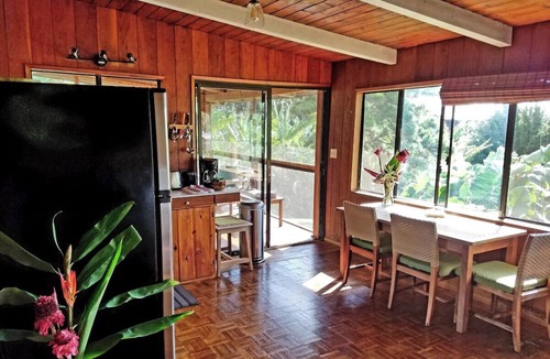 Pauwela Cottage | Evergreen Cottage by Maui Adventure Villa