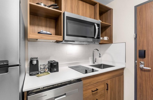 Clarksville Hotel | Everhome Suites Clarksville Ft. Campbell Area by Choice Hotels