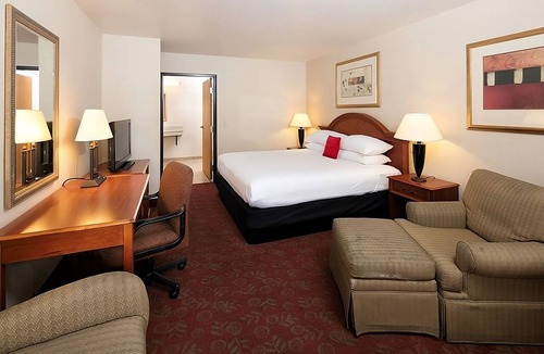St. George Hotel | Excellent Choice! Budget-friendly Stay with Outdoor Pool, Breakfast, Parking