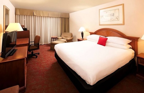 St. George Hotel | Excellent Choice! Budget-friendly Stay with Outdoor Pool, Breakfast, Parking