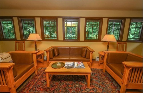 Bittinger House | Exclusive FRANK LLOYD WRIGHT Inspired “Prairie Style” Mountain Retreat