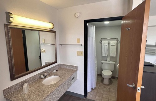 Lawton Hotel | Executive Inn - Lawton