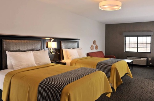 Independence Hotel | Expanded 2 Queen Beds with Sofa Sleeper, Stoney Creek Kansas City