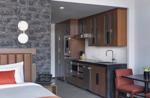 Ivins Hotel | Experience Desert Serenity from a Welcoming Room w/Stunning Views + Pool Access